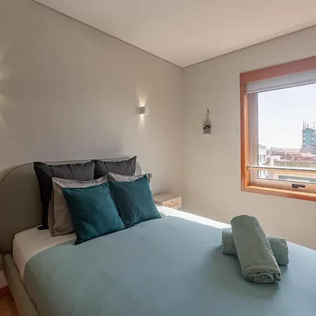 3c A 5 Min Da Em Frente Ao Metro * Matosinhos (Porto)