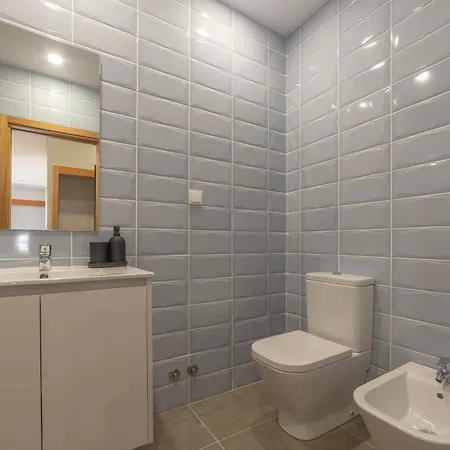 3c A 5 Min Da Em Frente Ao Metro Matosinhos (Porto)