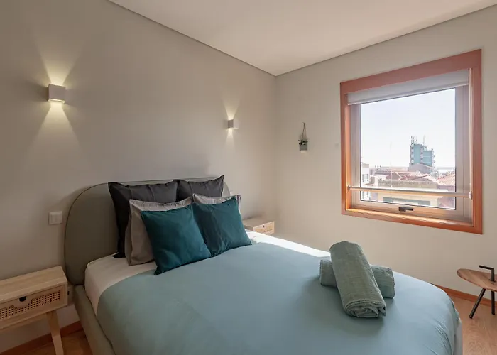 3c A 5 Min Da Em Frente Ao Metro * Matosinhos (Porto)