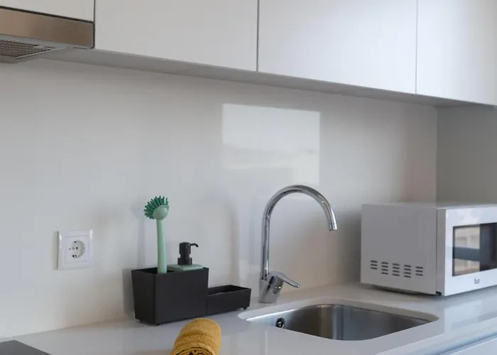 3c A 5 Min Da Em Frente Ao Metro Apartamento